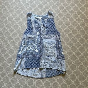 Joie Silk Sleeveless Paisley patterned blue and white V neck blouse Size Medium